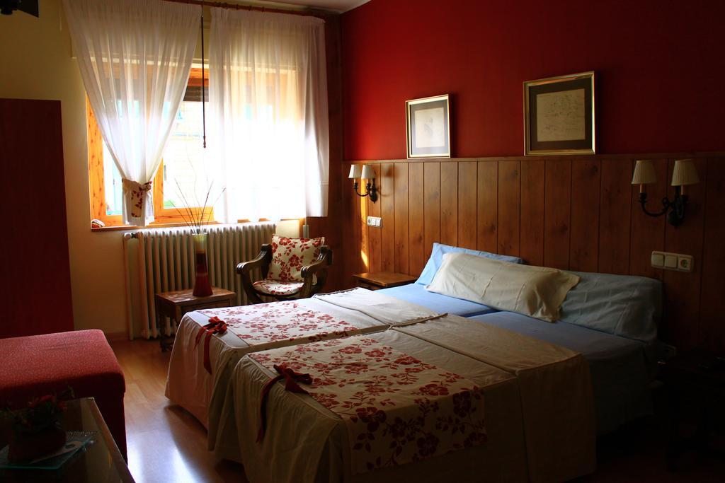 Hostal Escartin Sabiñánigo 部屋 写真