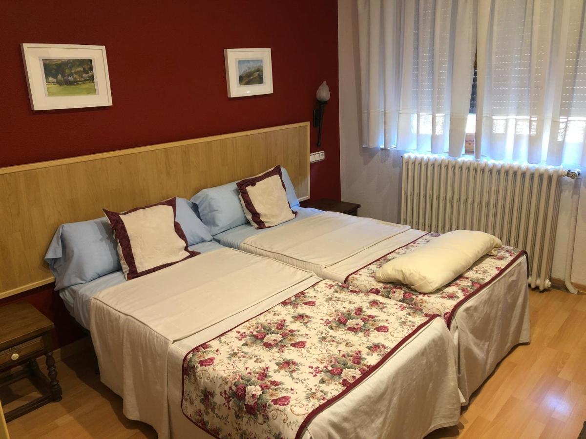 Hostal Escartin Sabiñánigo エクステリア 写真