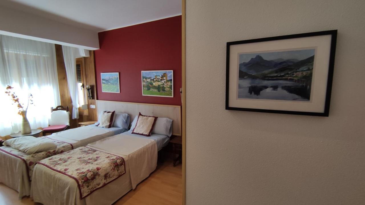 Hostal Escartin Sabiñánigo エクステリア 写真