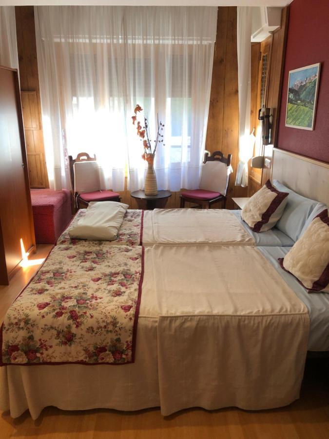Hostal Escartin Sabiñánigo エクステリア 写真