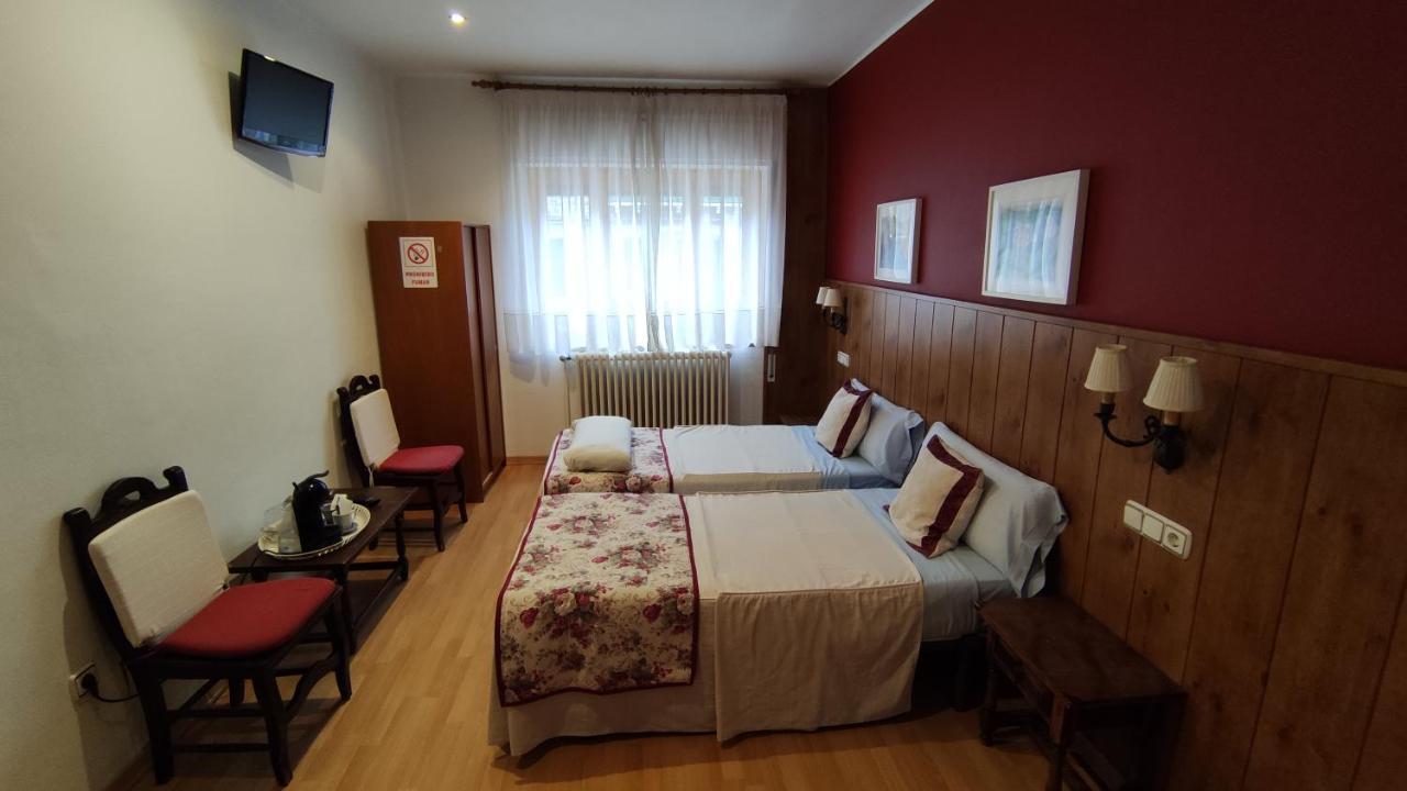 Hostal Escartin Sabiñánigo エクステリア 写真