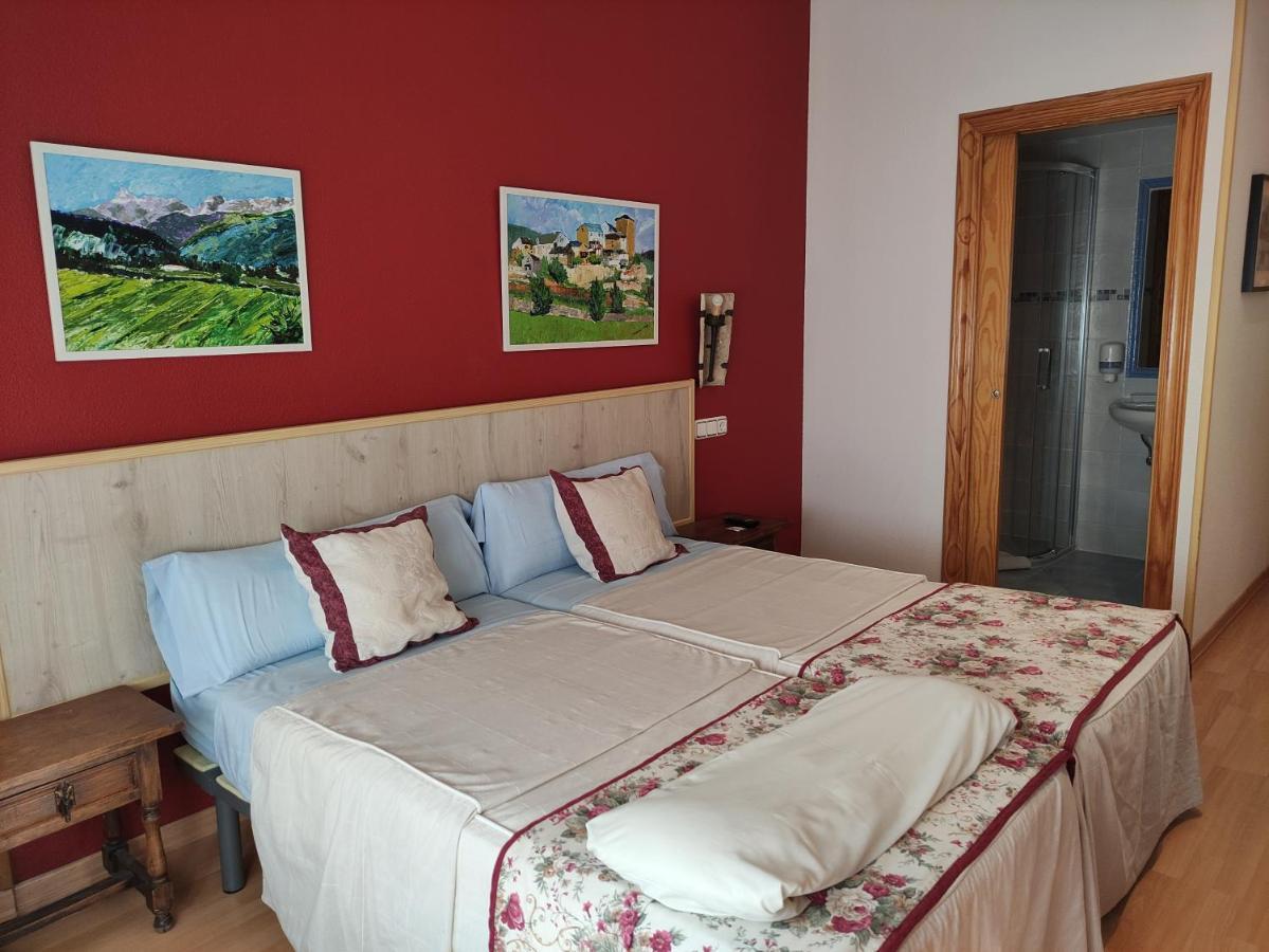 Hostal Escartin Sabiñánigo エクステリア 写真
