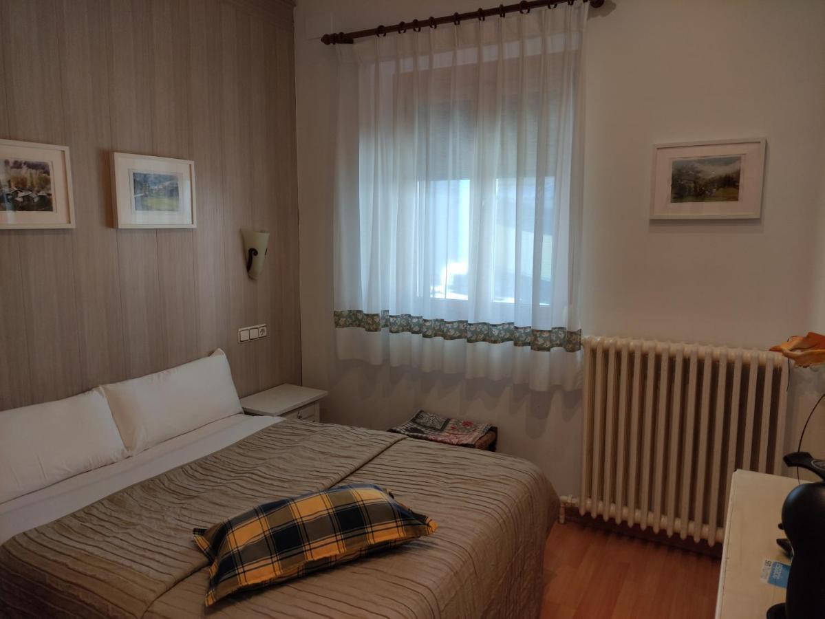 Hostal Escartin Sabiñánigo エクステリア 写真